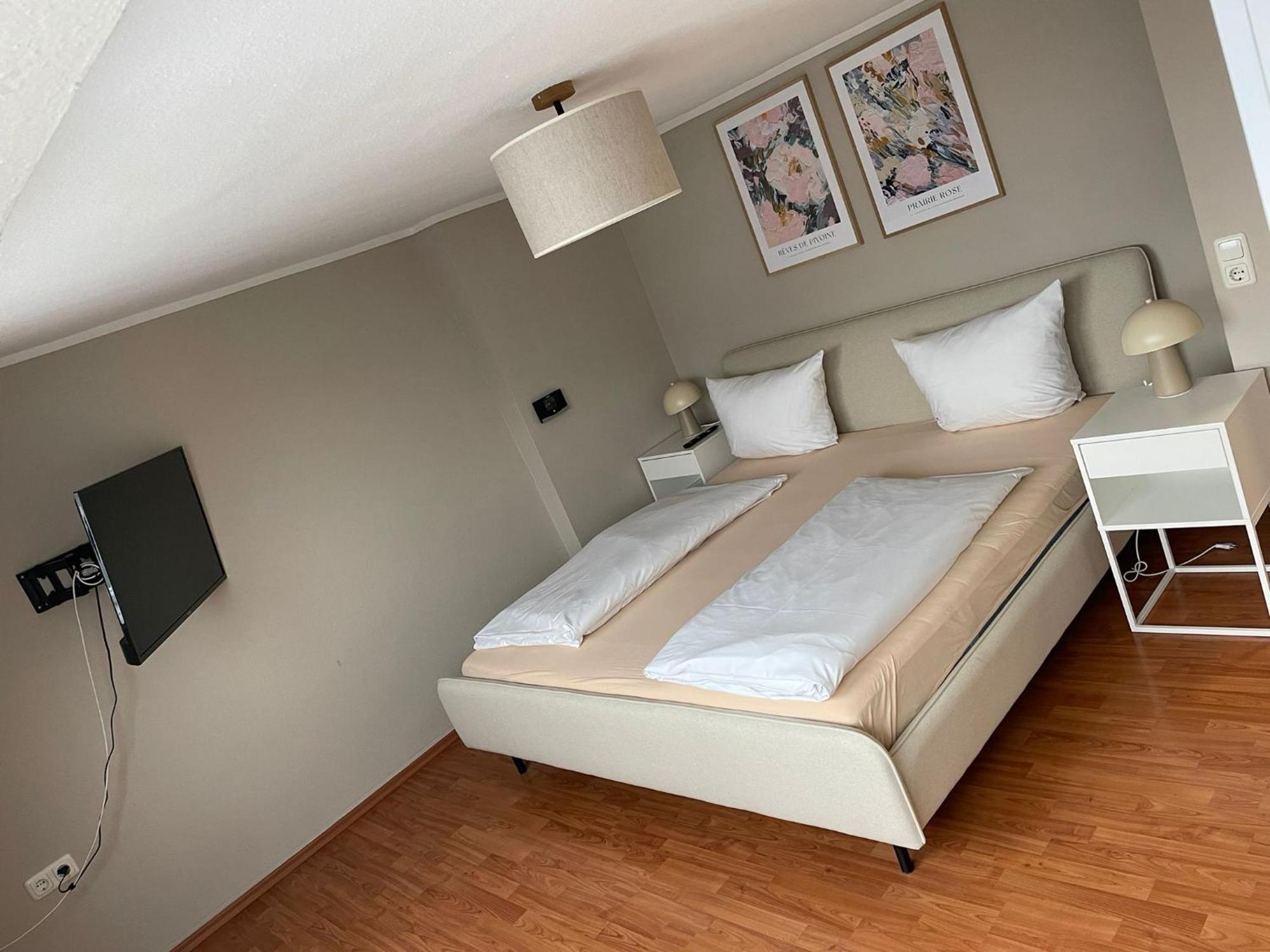 Homie Stay Schiestlstrasse - Moderne Dachgeschosswohnung Mit 2 Schlafzimmern Wurzburg Luaran gambar