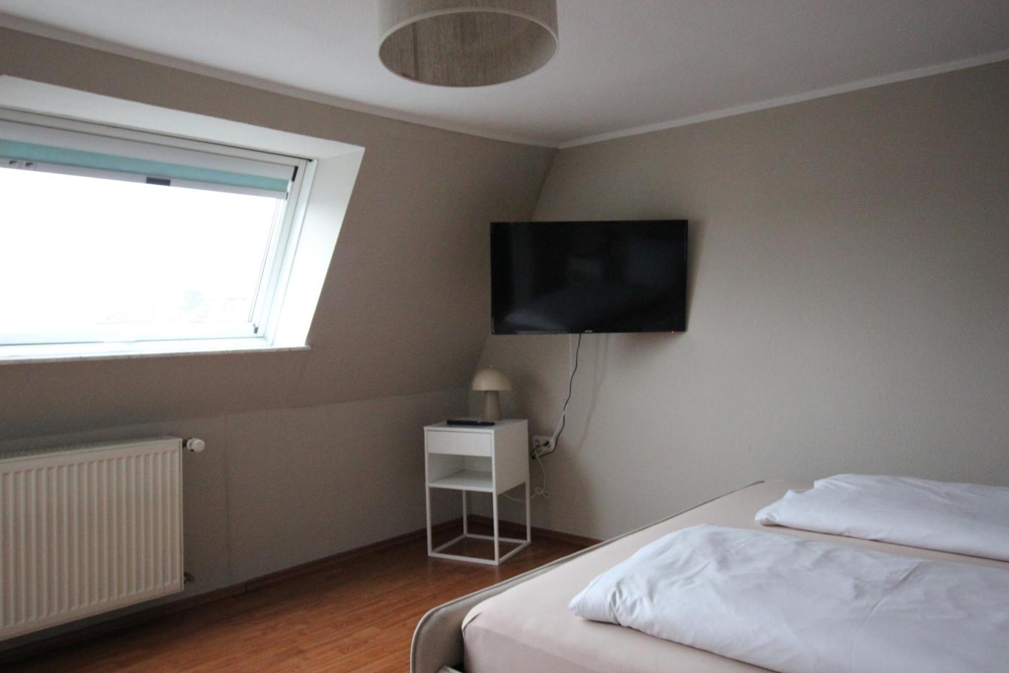Homie Stay Schiestlstrasse - Moderne Dachgeschosswohnung Mit 2 Schlafzimmern Wurzburg Luaran gambar